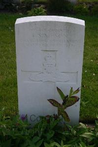 Dozinghem Military Cemetery - Simpson, T